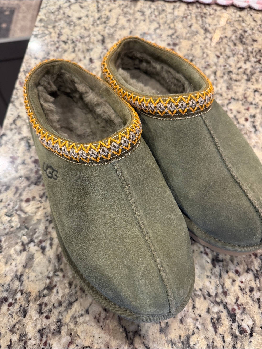 UGG tasman Olive Suede Slip-On Shearling Clogs with Yellow Trim sz 9